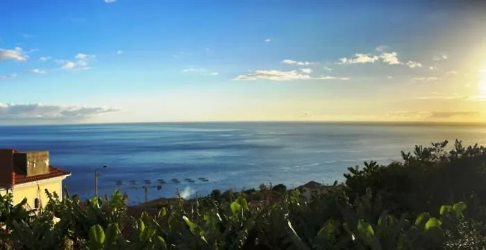 Escola Da Bica Tatil Evi Arco da Calheta (Madeira)