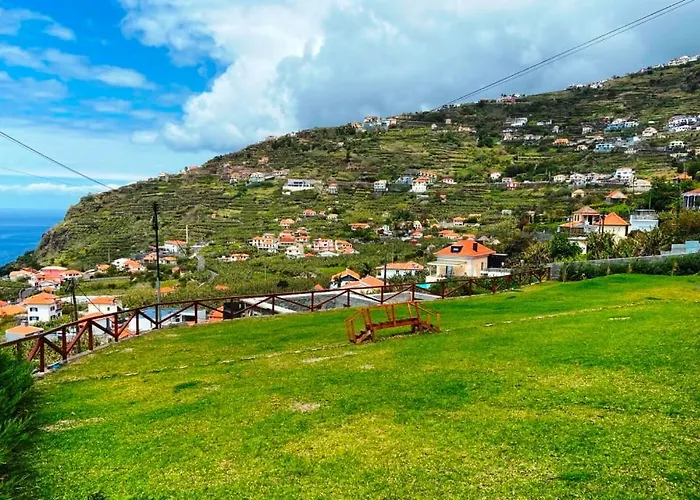 Escola Da Bica Arco da Calheta (Madeira)