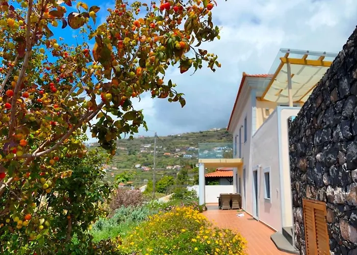 Escola Da Bica Tatil Evi Arco da Calheta (Madeira)