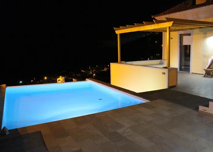 Escola Da Bica Tatil Evi *